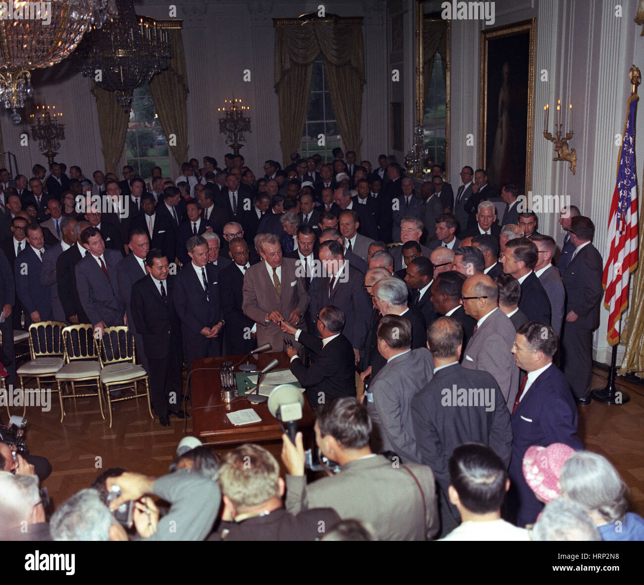 Il presidente Johnson segni Civil Rights Act del 1964 Foto Stock