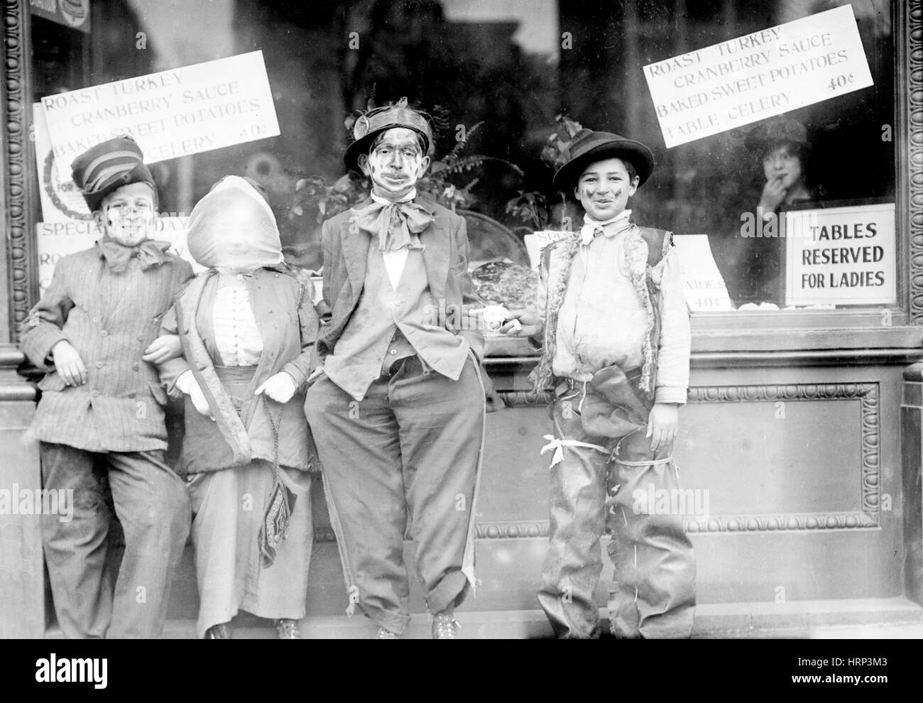 NYC, ringraziamento Ragamuffins, 1910s Foto Stock