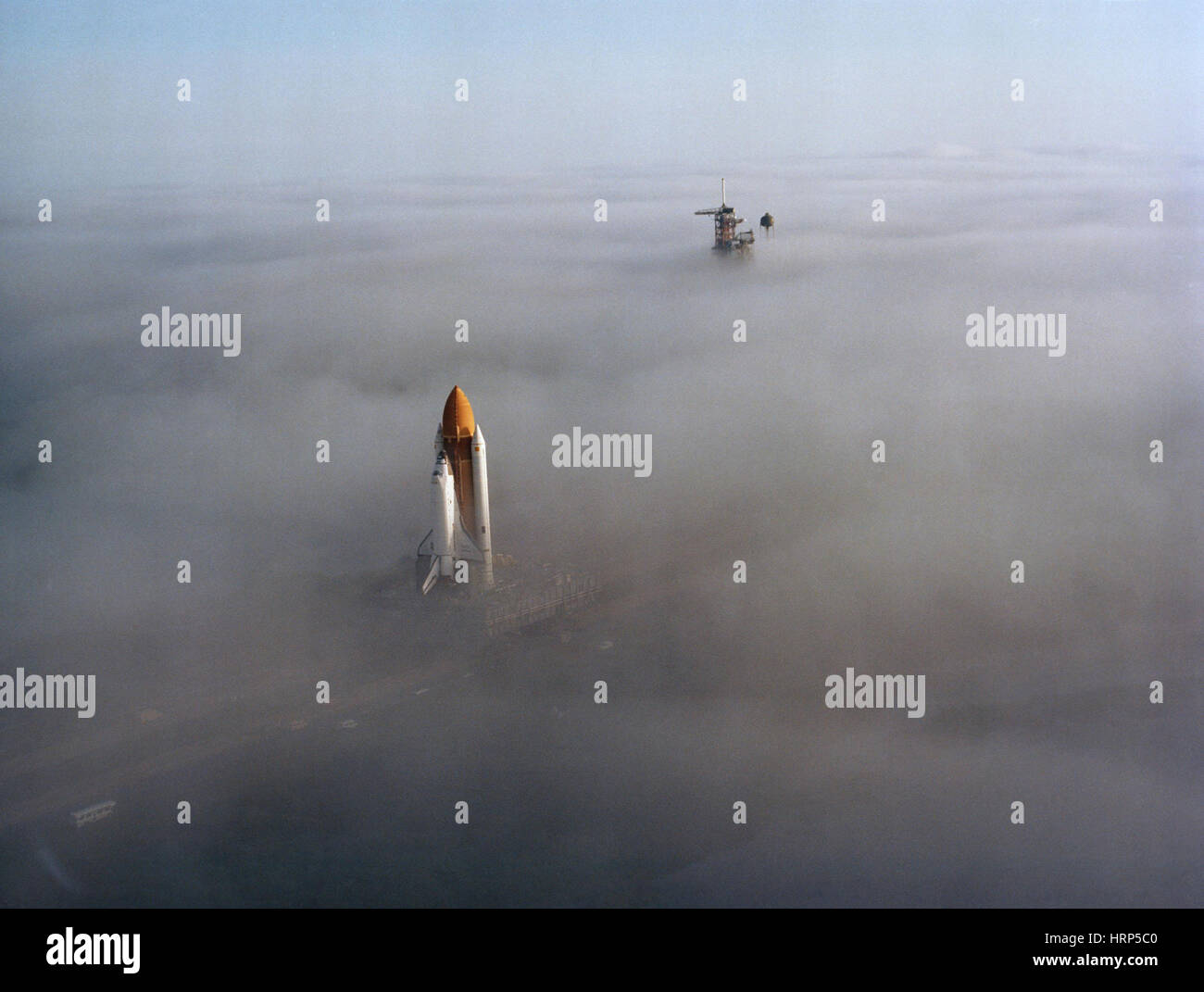 STS-6, lo Space Shuttle Challenger in cima MLP, 1982 Foto Stock
