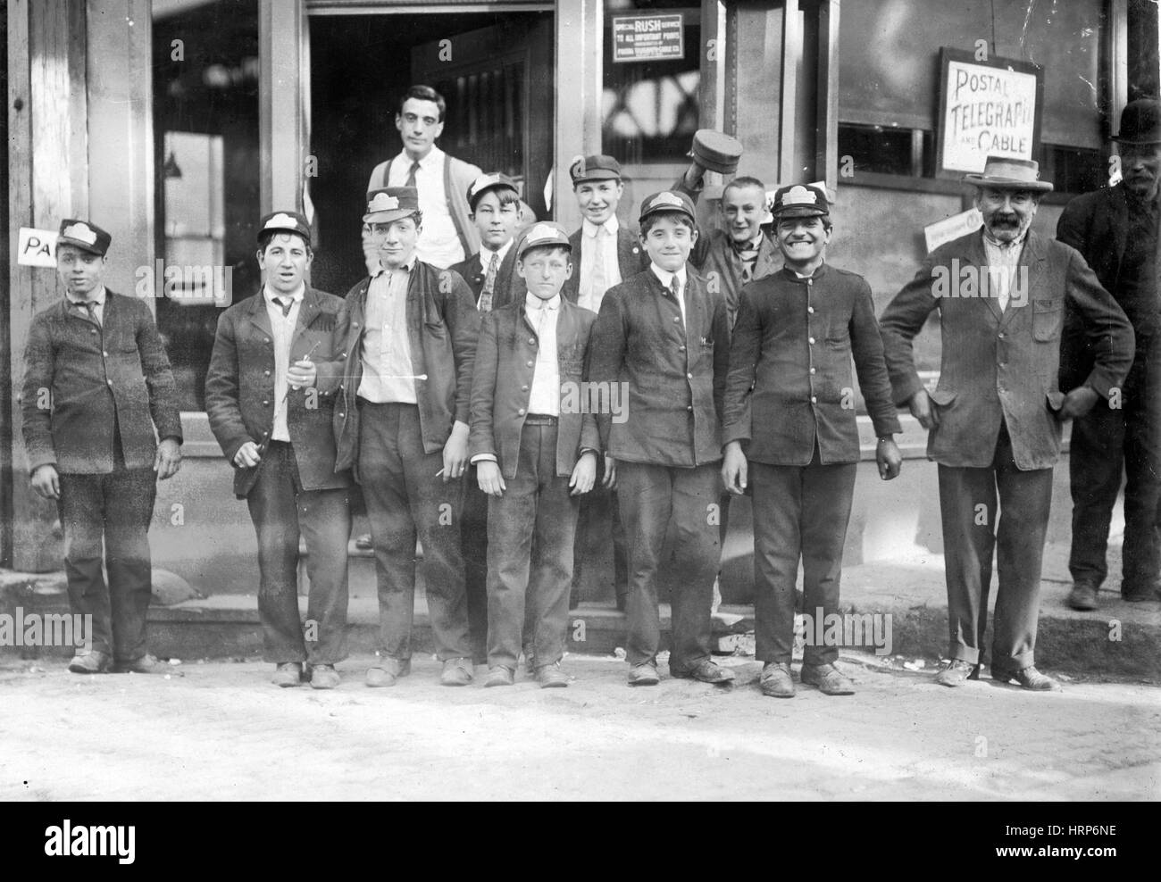 Messenger Boys, Lewis Hine, 1909 Foto Stock