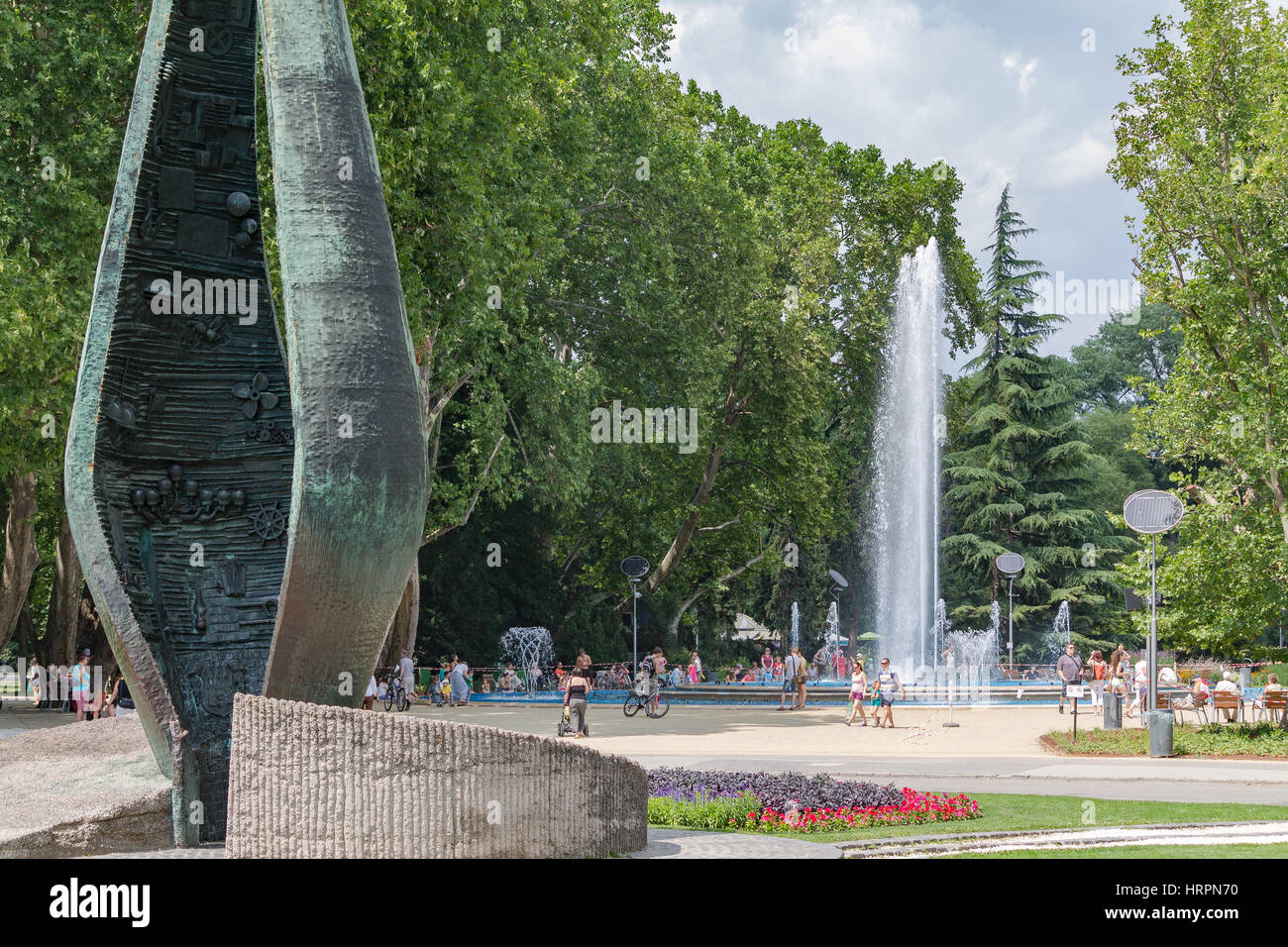 Isola di Margherita a Budapest, in Ungheria con una fontana e arte pubblica Foto Stock