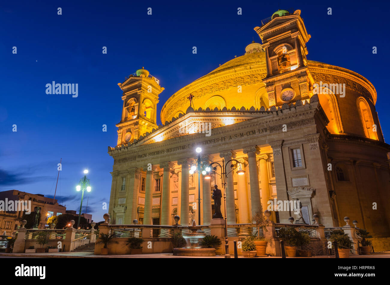 Il duomo di Mosta di notte - Malta Foto Stock