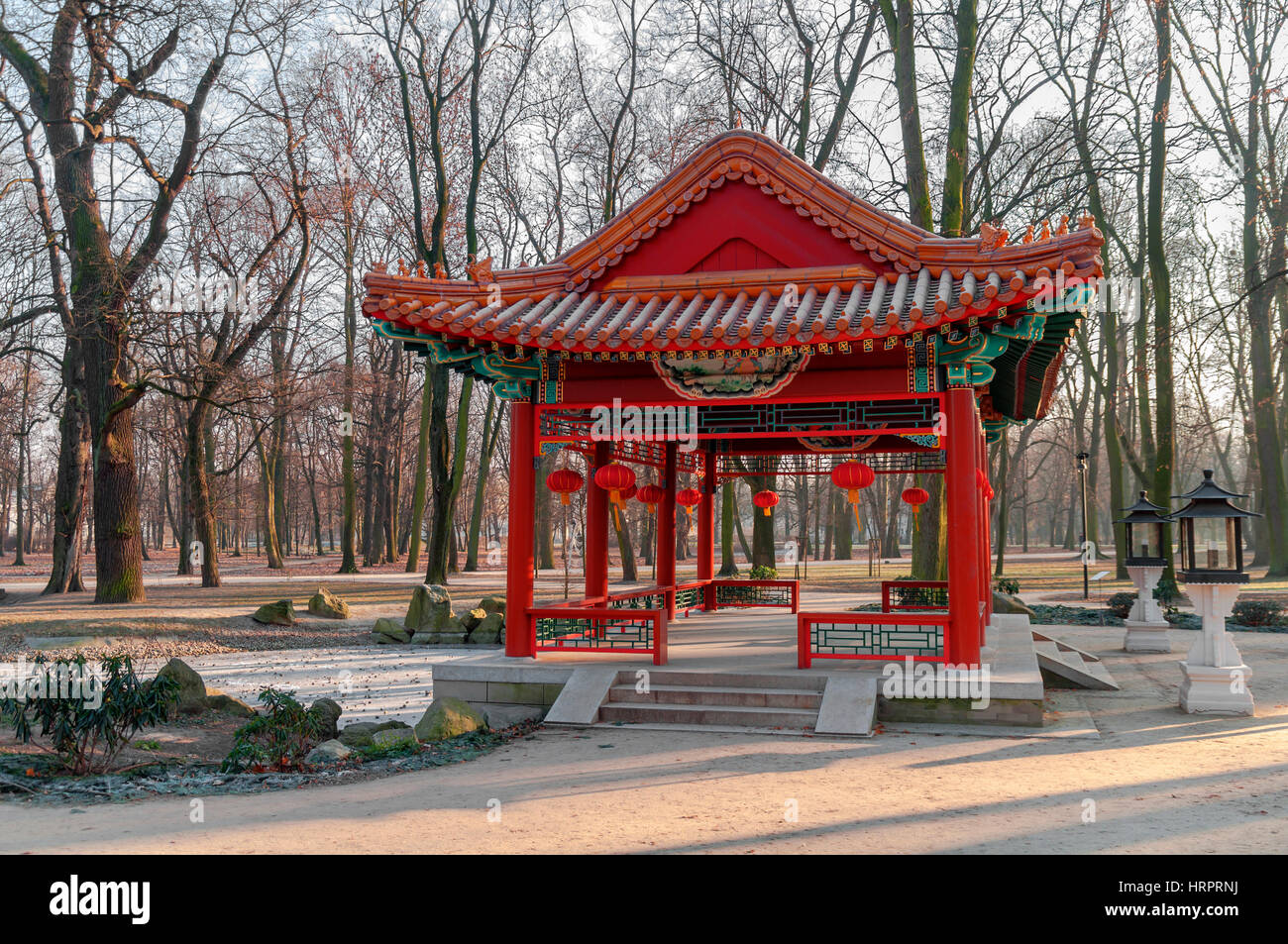 Tradizionali padiglioni Cinesi nel Parco Lazienki a Varsavia Foto Stock