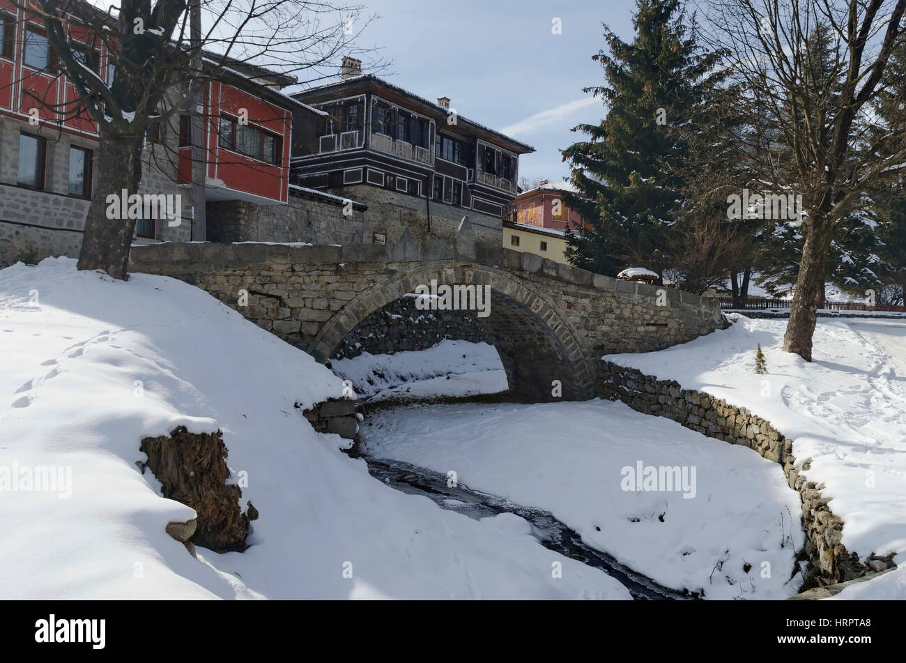 Il ponte di pietra e vecchie case antiche in Koprivshtitsa, Bulgaria Foto Stock