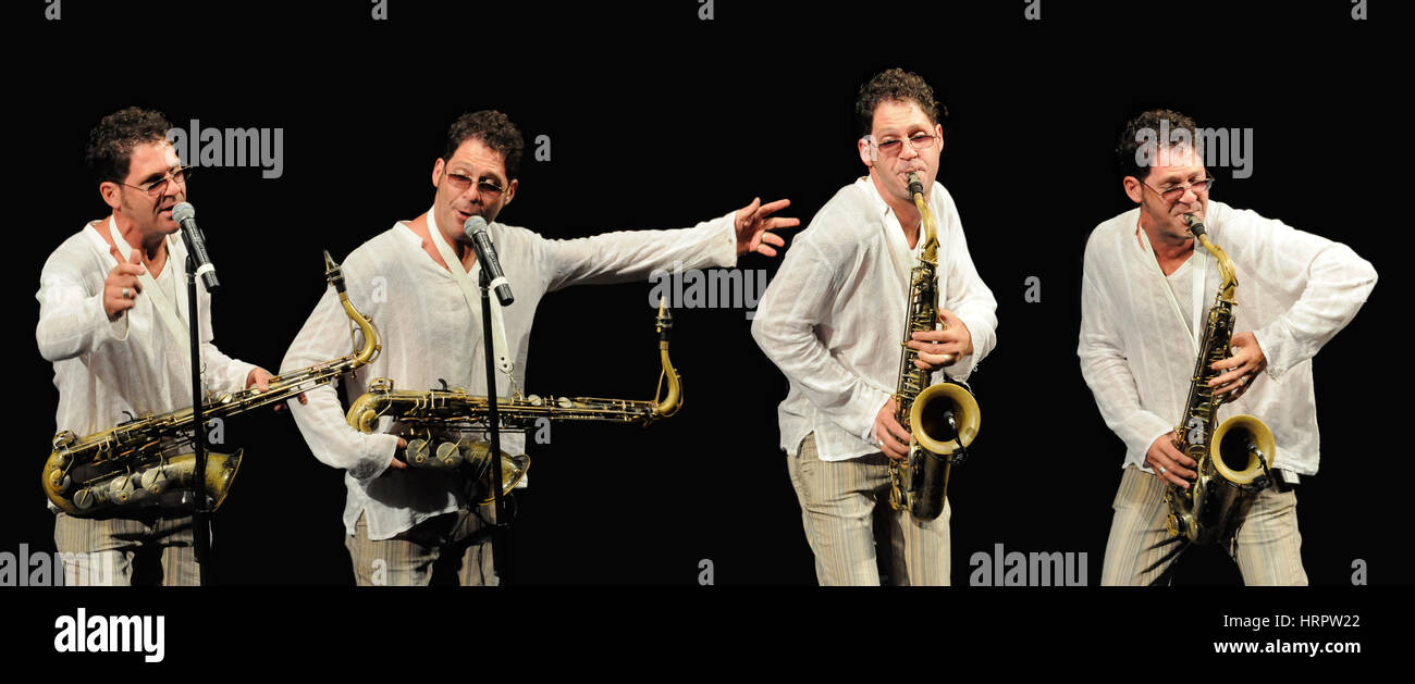 Una sequenza di immagini relative alle prestazioni di Sax Gordon durante il 2010 Soul Festival di Porretta Terme Foto Stock