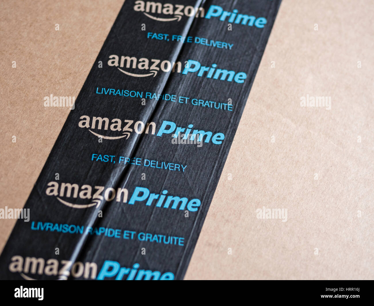 Shopping online Amazon scatola di imballaggio Foto Stock