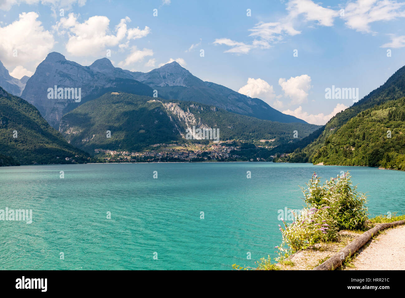 Il lago di Molveno in Trentino in Italia, Europa Foto Stock
