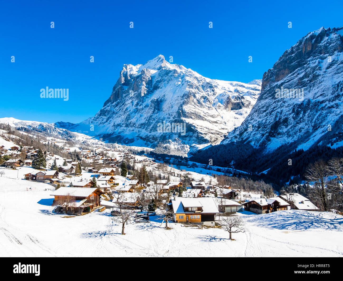 Paesaggio invernale, Grindelwald, sul retro Mittelhorn e Wetterhorn, Interlaken-Oberhasli, Oberland bernese, il Cantone di Berna Foto Stock
