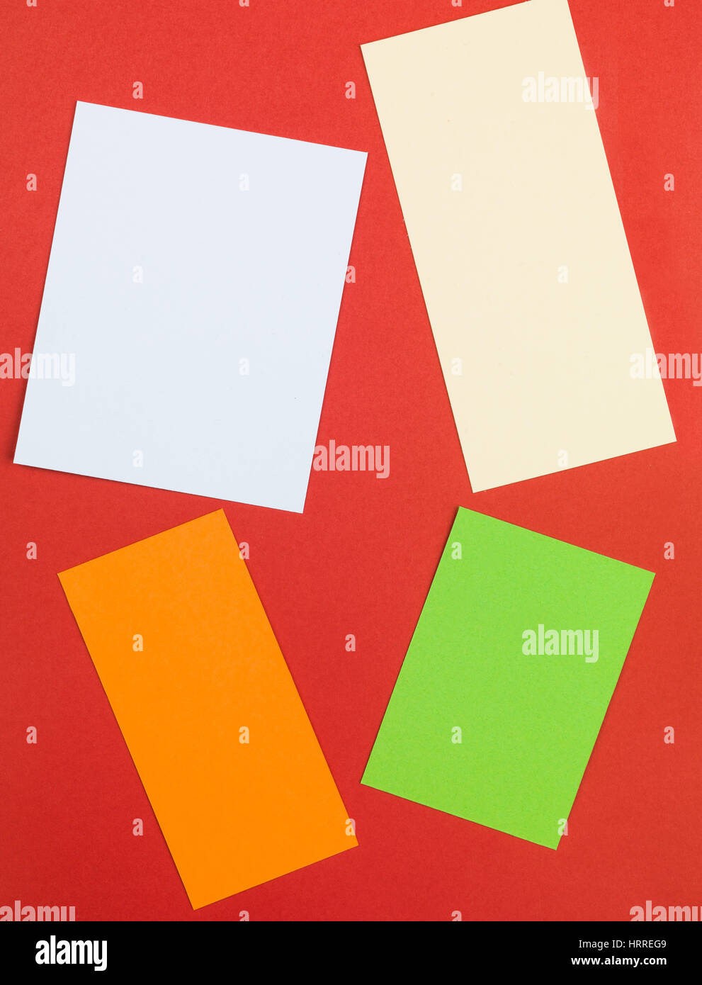 Illustrazione di forma rettangolare a quattro blocchi di testo contro uno sfondo rosso Foto Stock