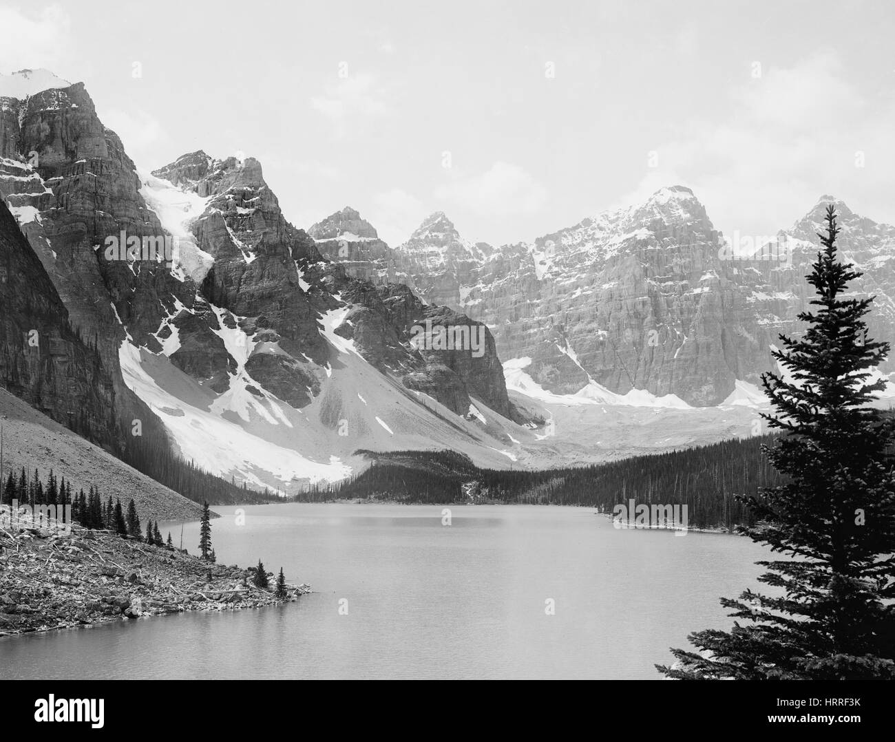 Il Moraine Lake con dieci picchi in background, il Parco Nazionale di Banff, Alberta, Canada, Detroit Publishing Company, 1903 Foto Stock