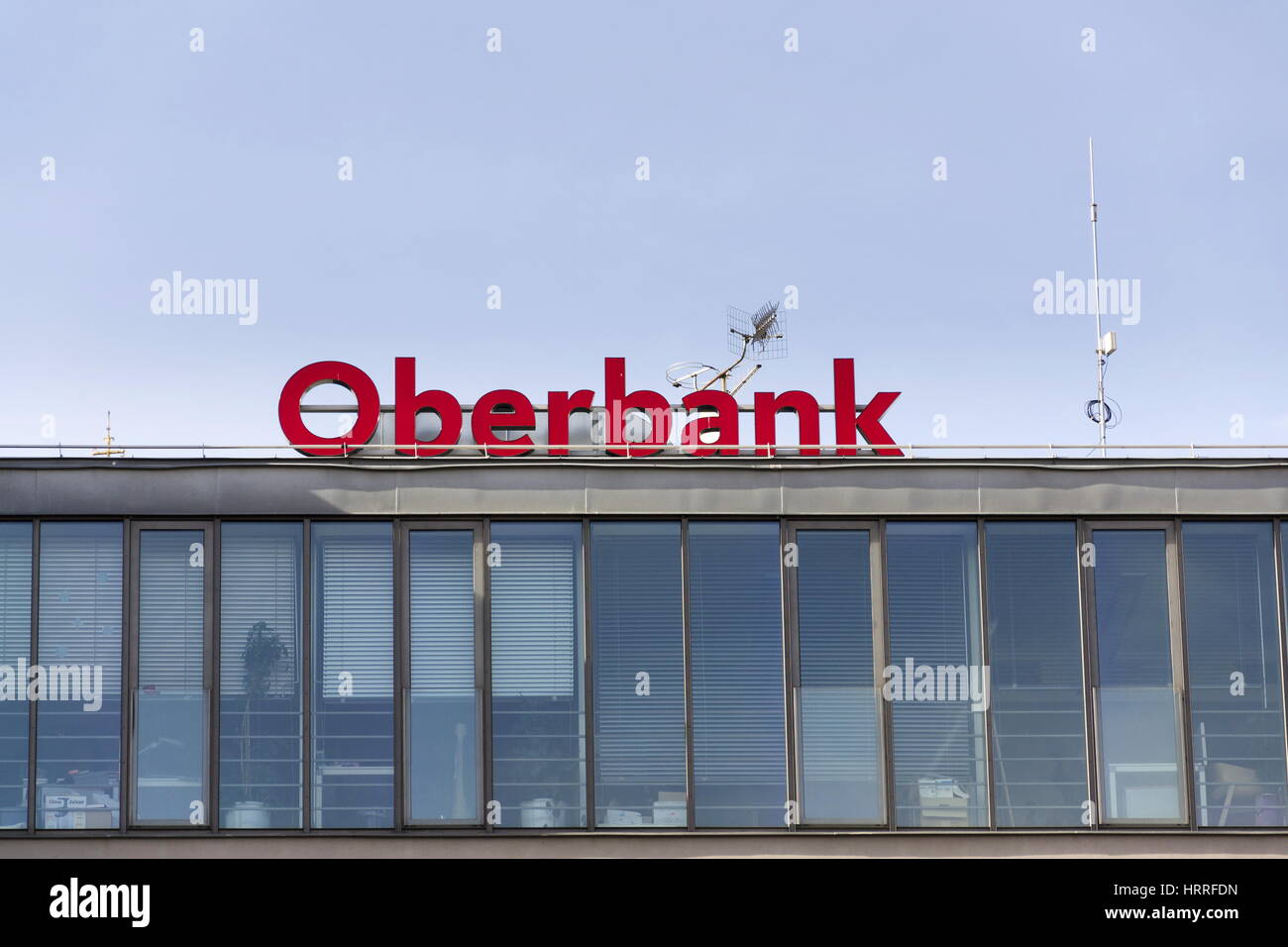 Praga, Repubblica Ceca - 3 Marzo: Oberbank da 3-Banken-Gruppe logo aziendale sulla costruzione della sede centrale ceca il 3 marzo 2017 a Praga, Repubblica Ceca r Foto Stock