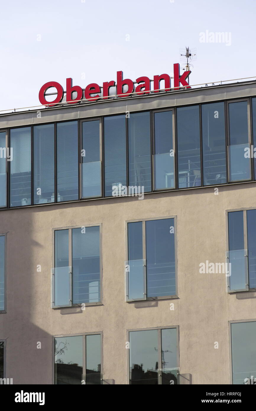 Praga, Repubblica Ceca - 3 Marzo: Oberbank da 3-Banken-Gruppe logo aziendale sulla costruzione della sede centrale ceca il 3 marzo 2017 a Praga, Repubblica Ceca r Foto Stock