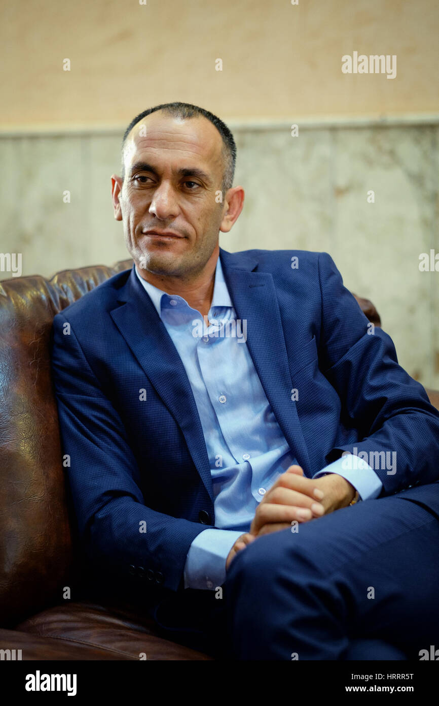 Khaleel Al Dakhi a 38 anno vecchio avvocato che ha aiutato centinaia di ragazze Yazidi e womens per sfuggire alla stato islamico anche se una rete segreta di contatti profondi Foto Stock