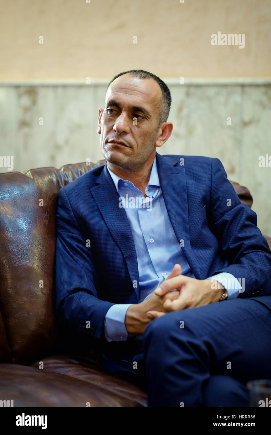 Khaleel Al Dakhi a 38 anno vecchio avvocato che ha aiutato centinaia di ragazze Yazidi e womens per sfuggire alla stato islamico anche se una rete segreta di contatti profondi Foto Stock