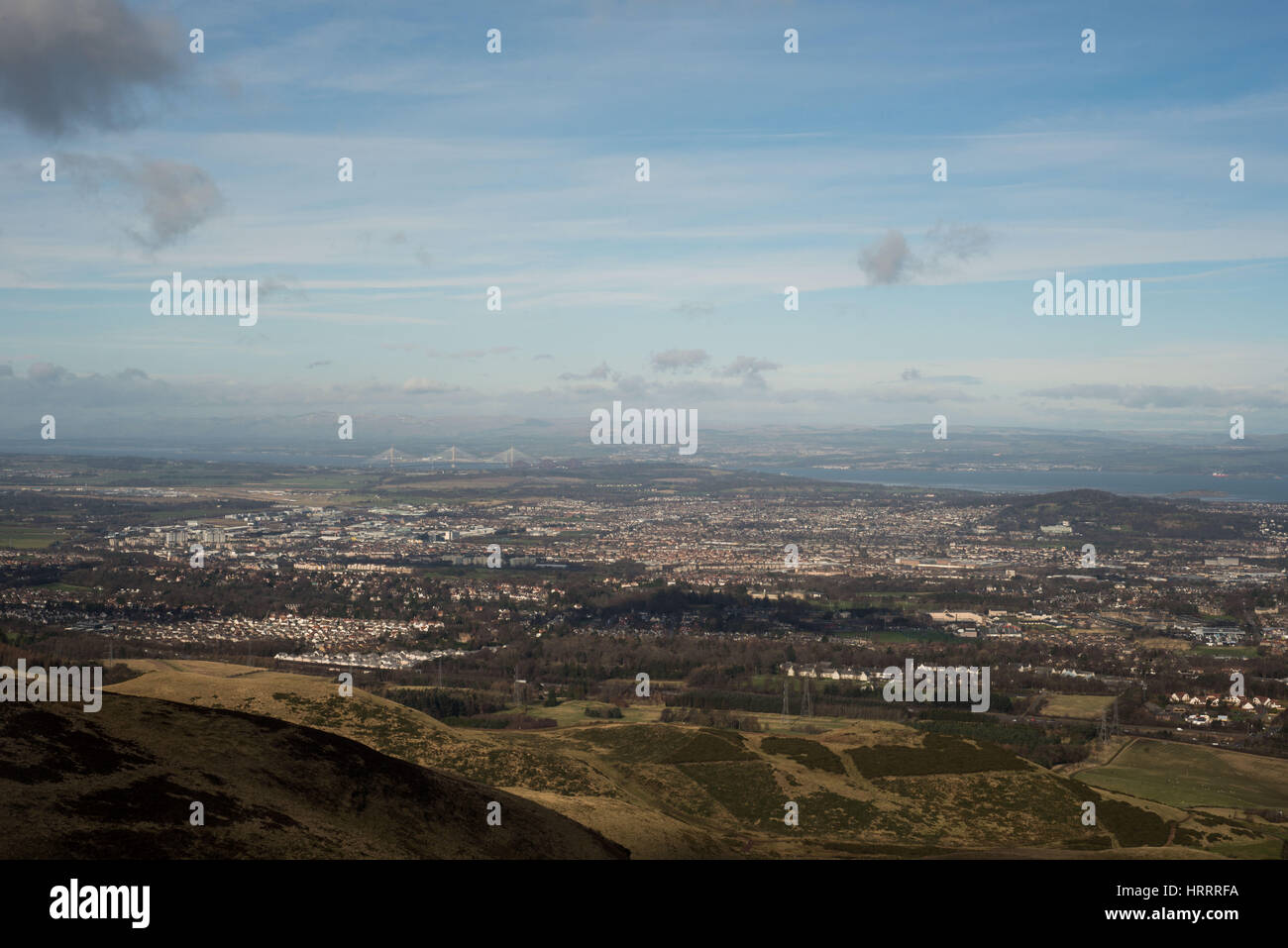 Vista della città di Edimburgo dal allermuir pentlands Foto Stock