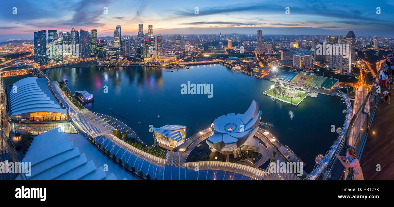 Skyline, Vista notte, il Quartiere Finanziario, il distretto bancario, il quartiere centrale degli affari, Marina Bay, Panorama, Singapore, Asia, Singapore Foto Stock