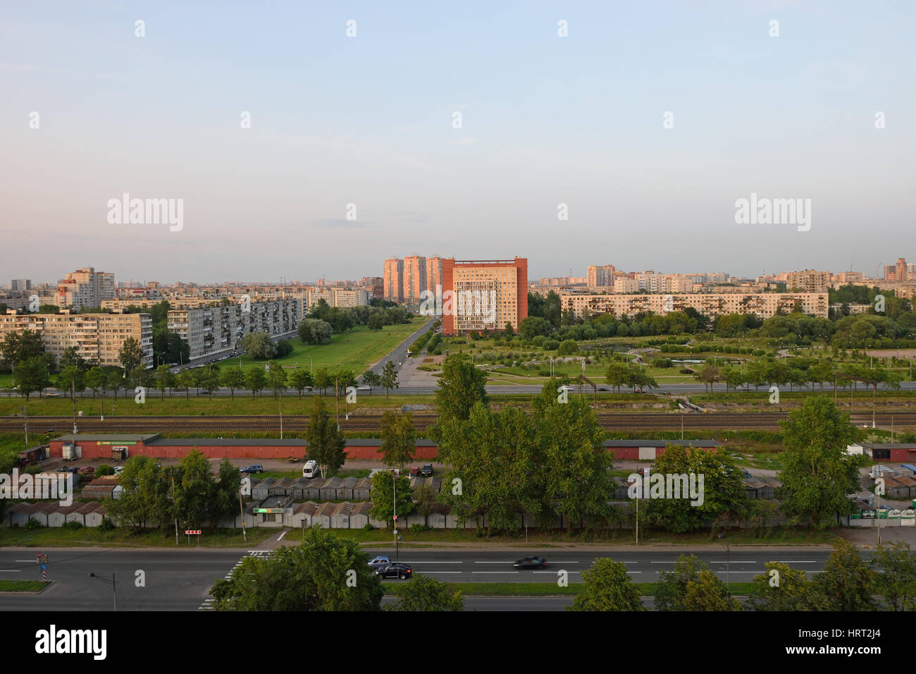 Una vista della strada Bela kun, con edifici ad alta. Foto Stock