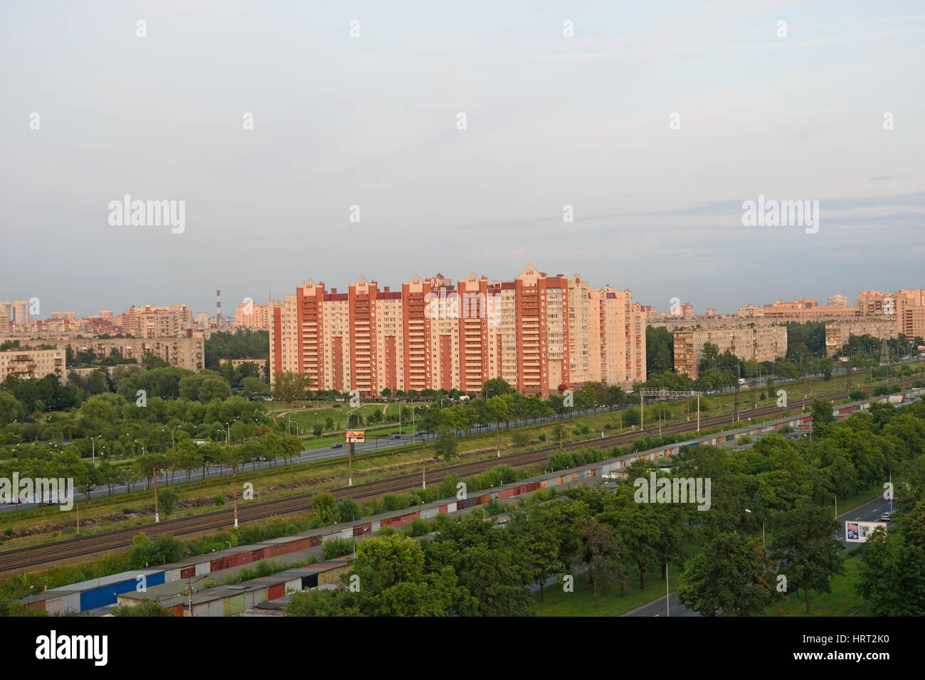 Una vista della strada Bela kun, con edifici ad alta. Foto Stock
