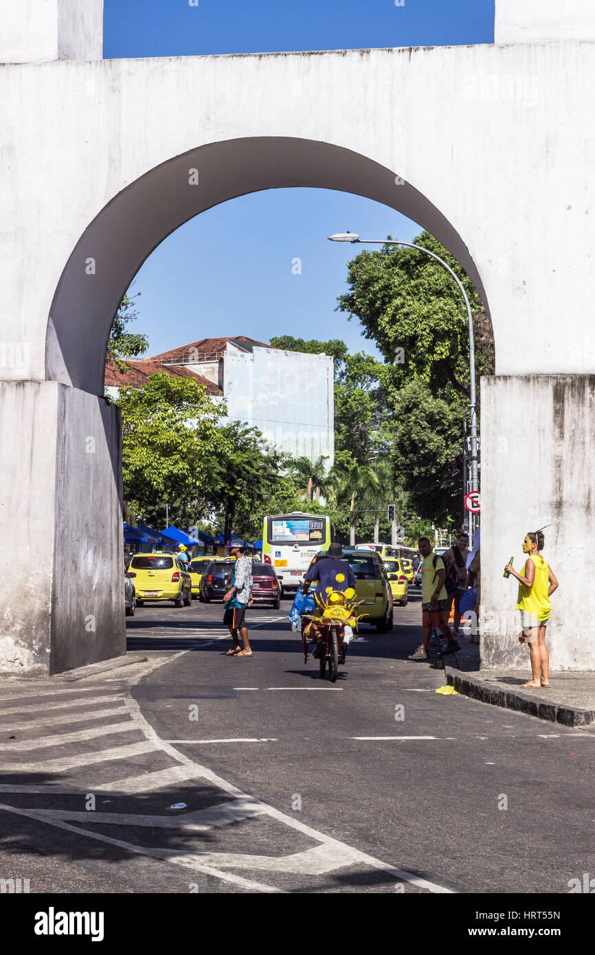 Febbraio 8, 2016 - Rio de Janeiro, Brasile - Arcos da Lapa durante un carnevale giornata di sole Foto Stock