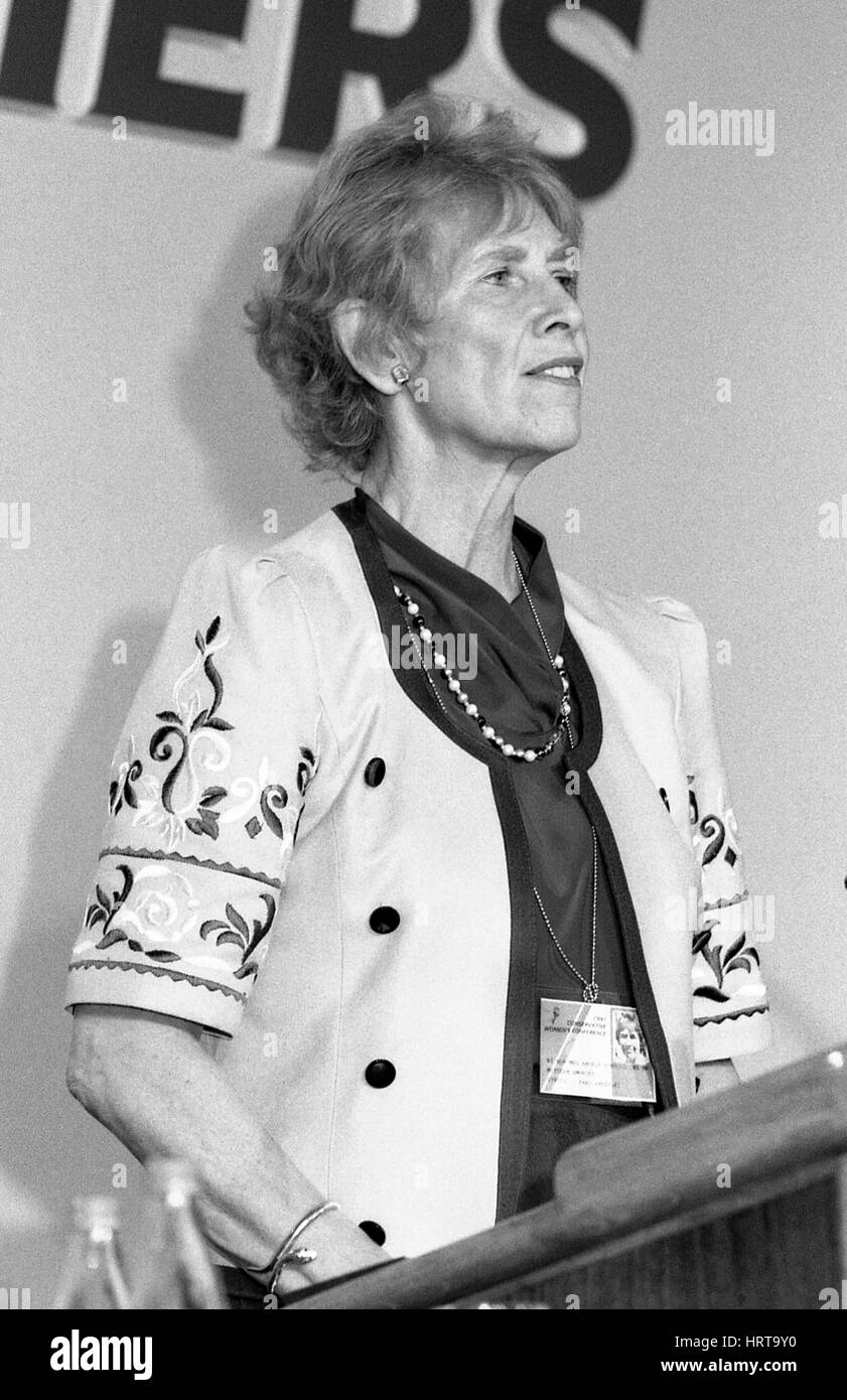 Angela Rumbold, membro del partito conservatore del Parlamento per Mitcham e Morden, parla presso il conservatore Womens conferenza a Londra, in Inghilterra il 27 giugno 1991. Foto Stock