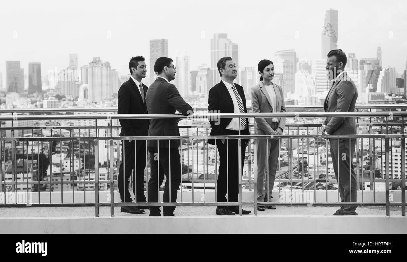 Briefing aziendale diversità presentando mostra Foto Stock