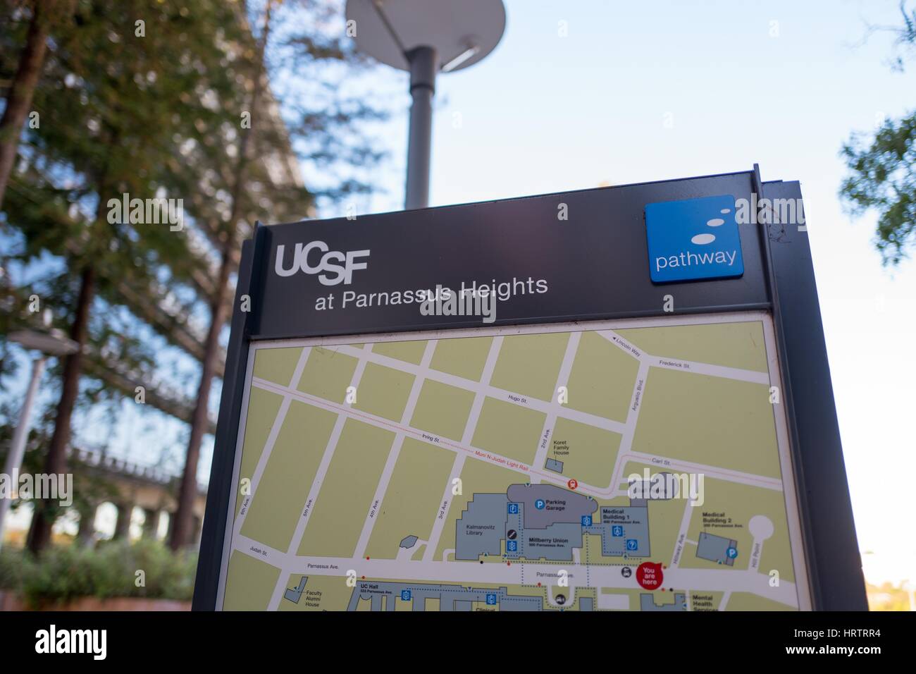 Digital Signage con la mappa in corrispondenza del Parnaso altezze campus della University of California di San Francisco (UCSF) ospedale di San Francisco, California, il 5 gennaio 2017. Foto Stock