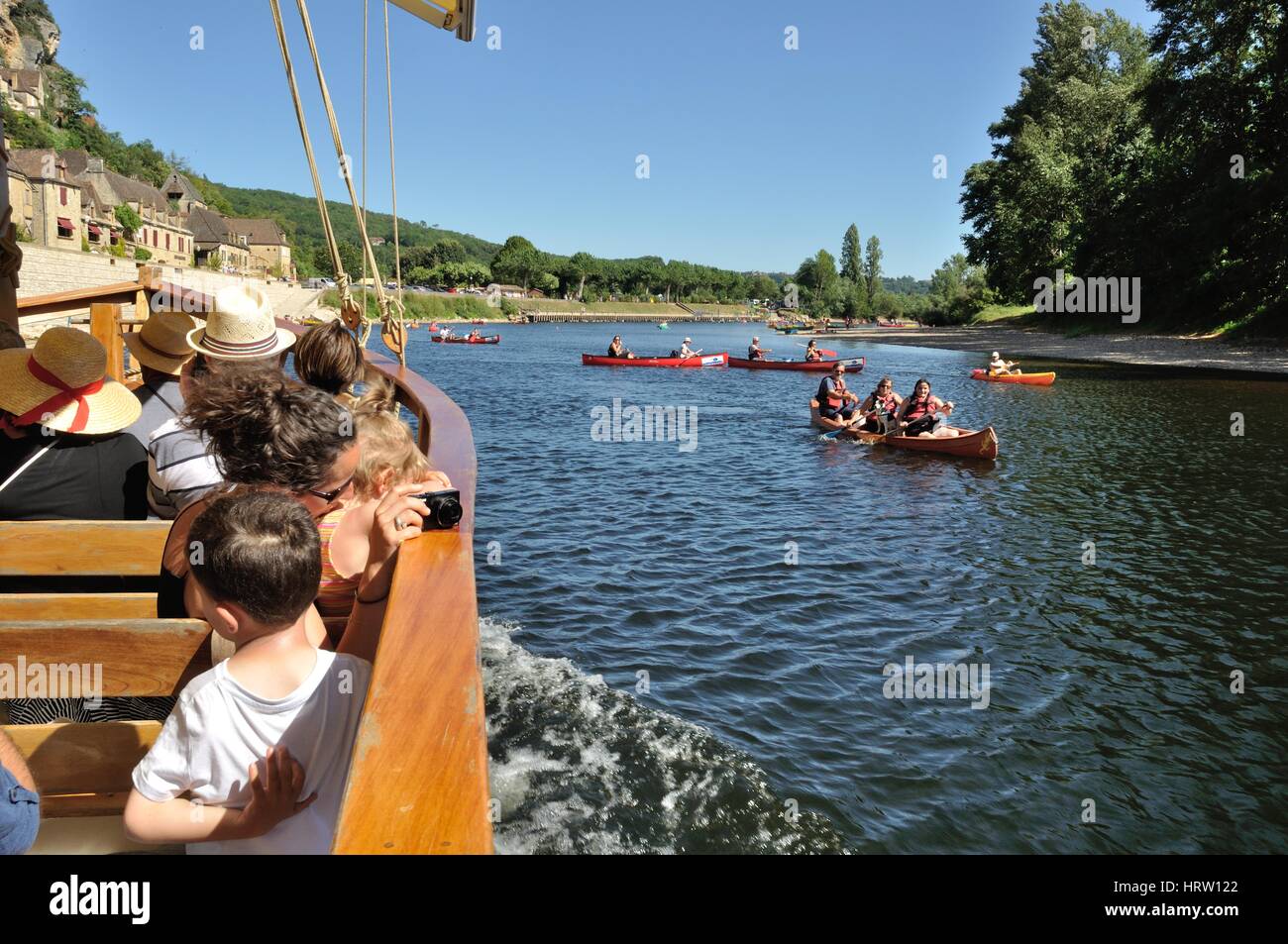 La Francia, La Roque Gageac (24), promenade commentée en gabarra sur la Dordogne Foto Stock