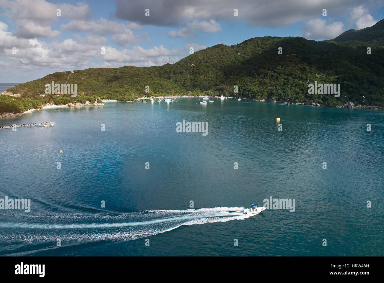 Bay in Haiti isola dei Caraibi sulla giornata di sole. Panoramica aerea di isola carrribean Foto Stock