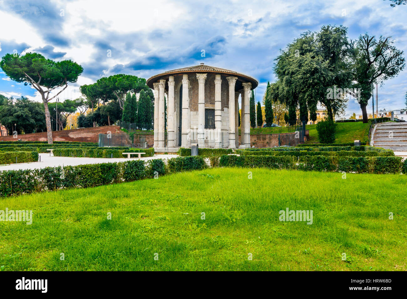 Il Tempio di Ercole Vincitore o Ercole Olivarius è un antico edificio situato nel Foro Boario a Roma. Risalente al più tardi nel secondo secolo B Foto Stock