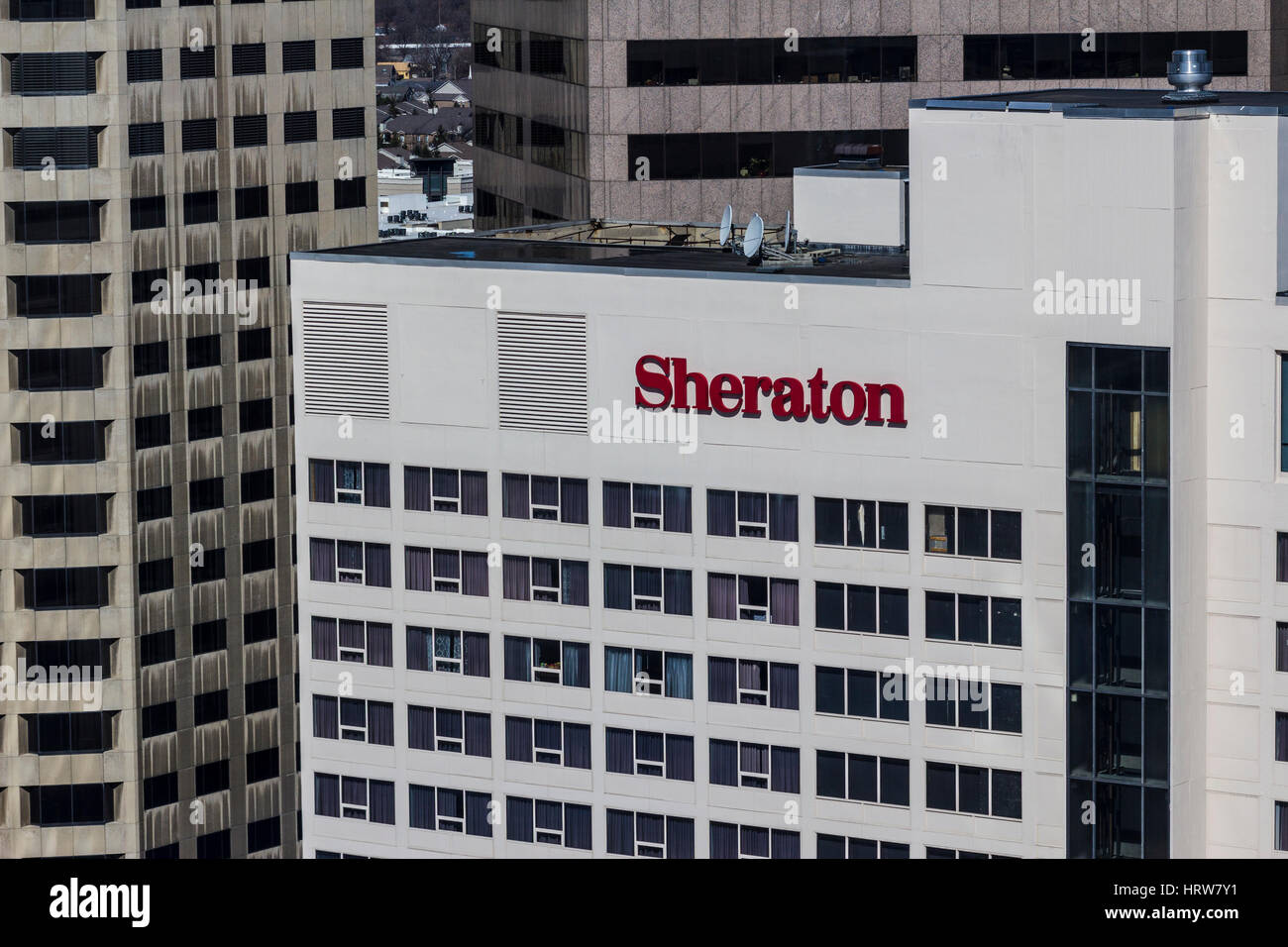 Indianapolis - Circa nel marzo 2017: Sheraton Hotel di Indianapolis Downtown. Lo Sheraton è parte di Marriott International III Foto Stock