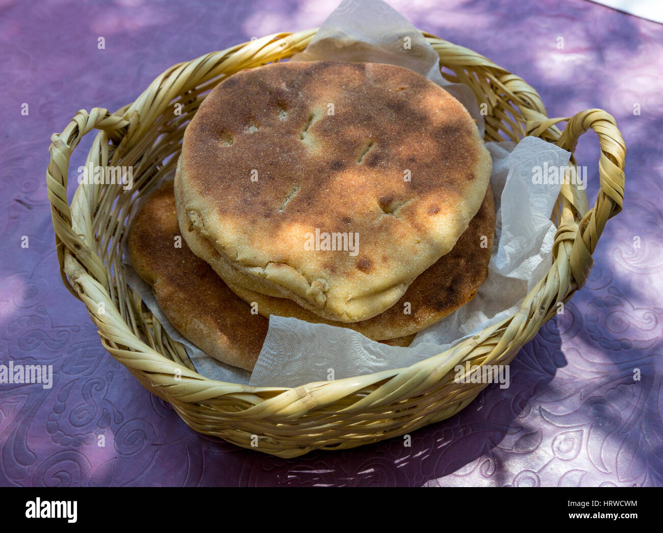 Cascate di Ouzoud, cascate d'Ouzoud, Marocco. Cestino del pane. Foto Stock