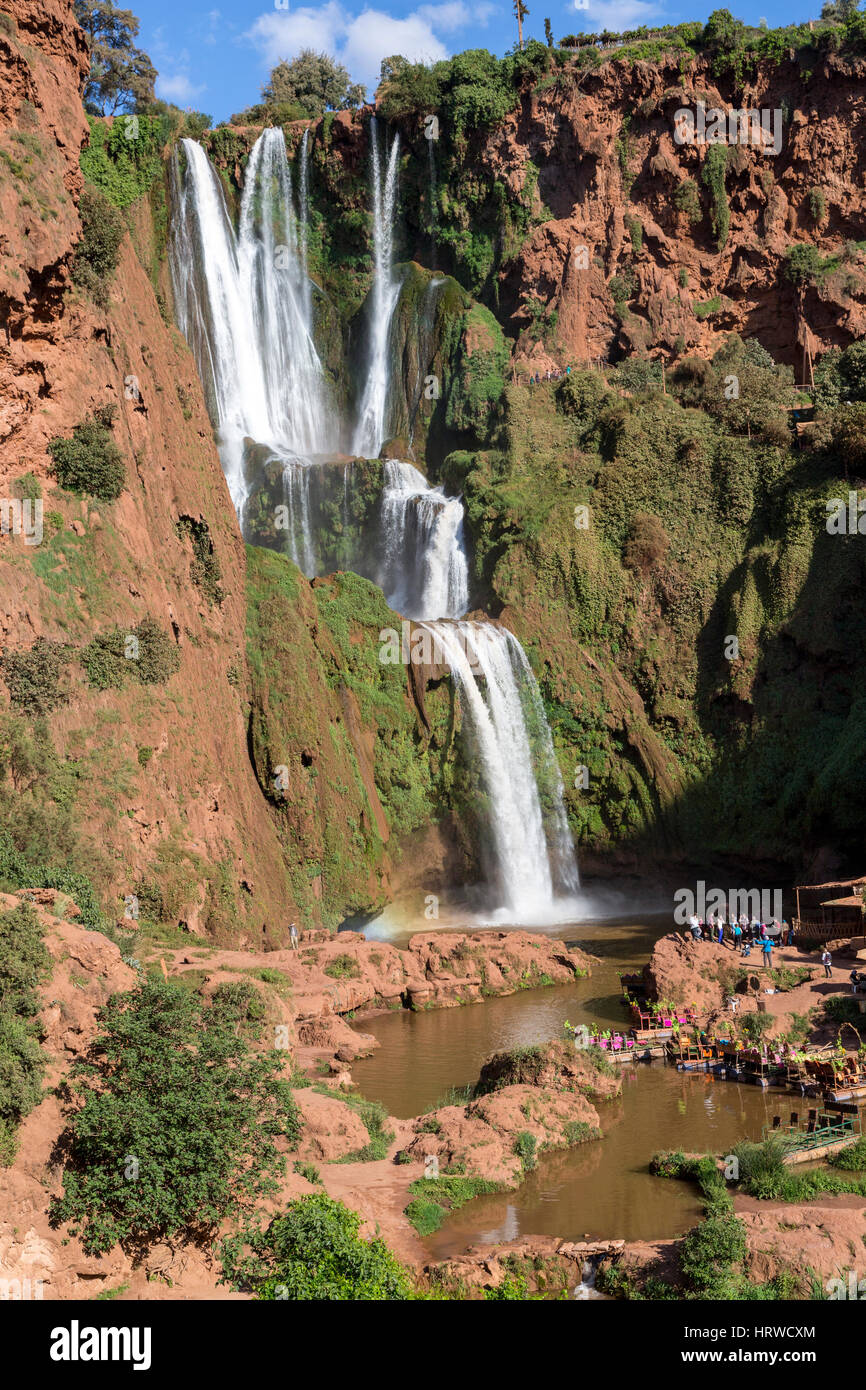 Cascate di Ouzoud, cascate d'Ouzoud, Marocco. Gruppo turistico inferiore  destro Foto stock - Alamy