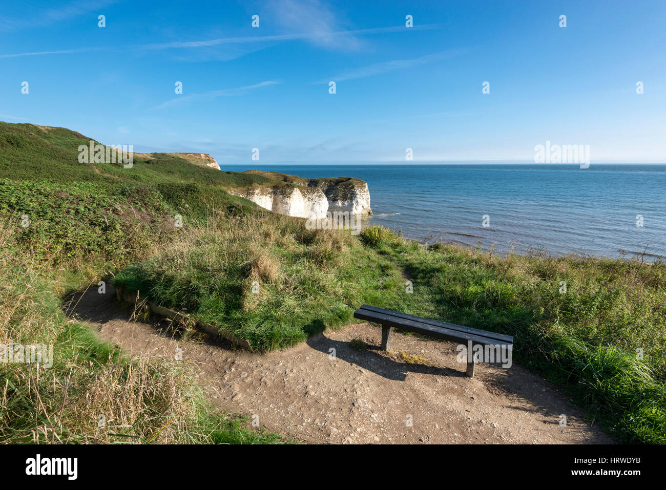 Vista delle scogliere di gesso a Selwicks bay, Flamborough Head, North Yorkshire, Inghilterra. Foto Stock