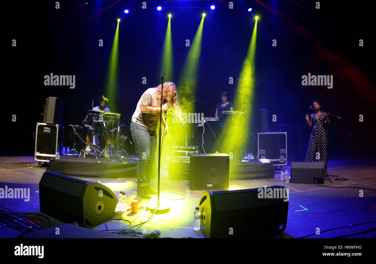 Barcellona - Jun 19: Kate Tempest (poeta, commediografo, rapper e artista di registrazione) suona al Festival Sonar a giugno 19, 2015 a Barcellona, Spagna. Foto Stock