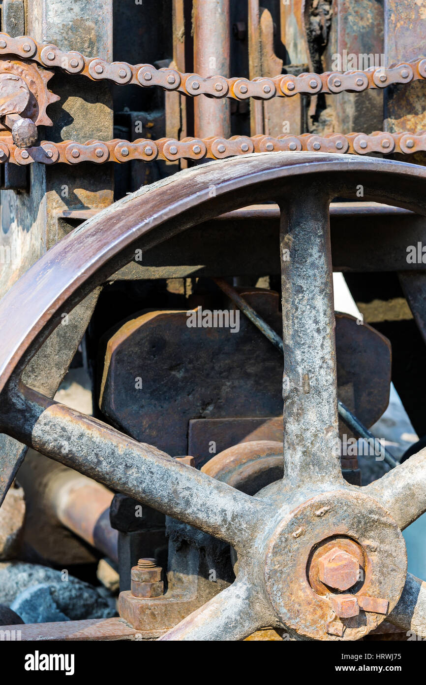 Metallo arrugginito parti del vecchio meccanismo industriale, primo piano Foto Stock