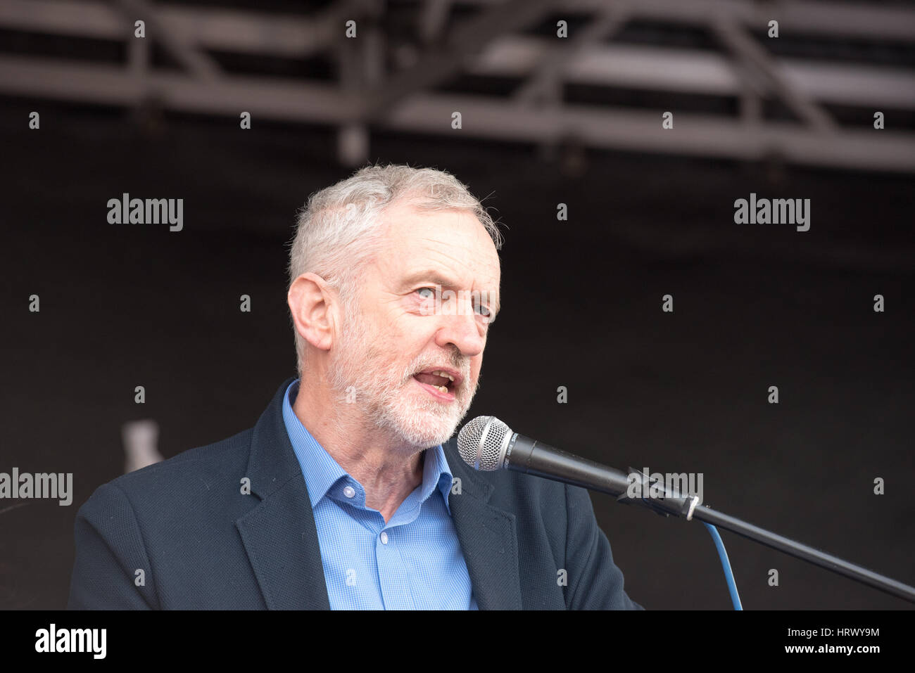 Londra, Regno Unito. 4 marzo 2017, massa rally e marzo a sostegno del NHS a Londra, iaddressed da Jeremy Corbyn MP< Leader del partito laburista Credito: Ian Davidson/Alamy Live News Foto Stock