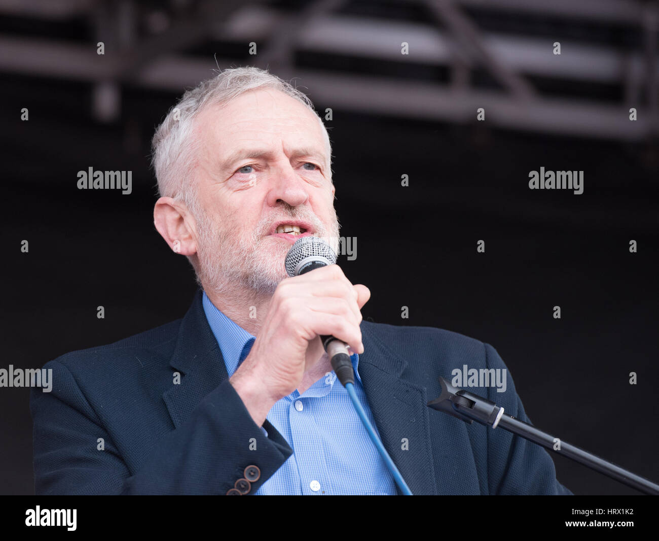 Londra, 4 marzo 2017, massa rally e marzo a sostegno del NHS a Londra, indirizzata da Jeremy Corbyn MP PC Credito: Ian Davidson/Alamy Live News Foto Stock