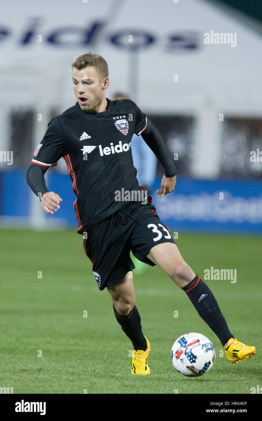 Washington, DC, Stati Uniti d'America. 04 Mar, 2017. D.C. Regno centrocampista Julian Buscher (33) a RFK Stadium di Washington di sabato 4 marzo, 2017. Credito: la foto di accesso/Alamy Live News Foto Stock