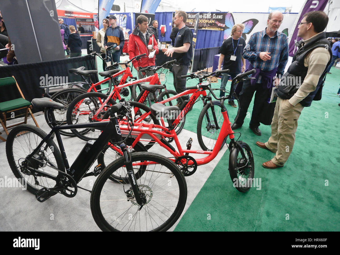 Vancouver, Canada. Mar 4, 2017. Diversi tipi di biciclette elettriche sono  visualizzate in Vancouver Bike Show a Vancouver in Canada, 4 marzo, 2017. La  mostra mira a promuovere la bicicletta come un