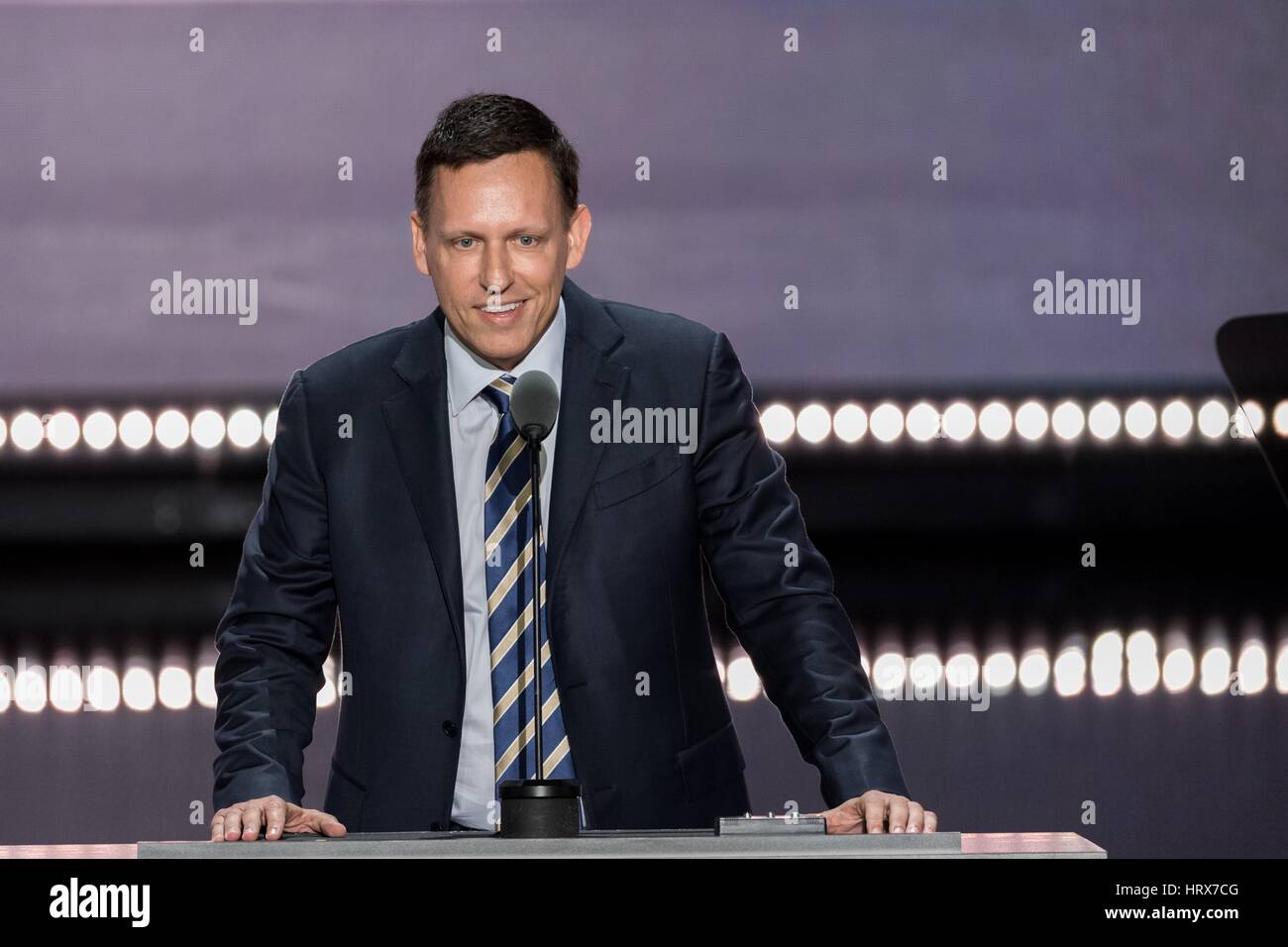 Il miliardario venture capitalist Peter Thiel, indirizzi dei delegati nella giornata finale della Convention Nazionale Repubblicana Luglio 21, 2016 a Cleveland, Ohio. Foto Stock