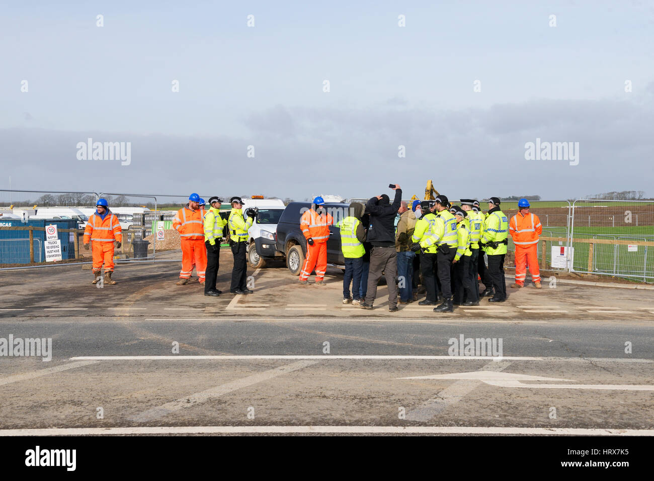 Una protesta quotidiana al di fuori Cuadrilla Gas di scisto sito vicino a Blackpool Foto Stock