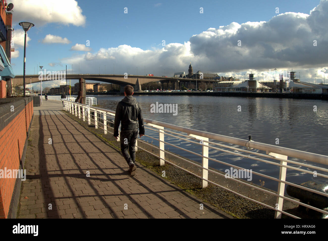 Glasgow passerella Clyde Street life cityscape Foto Stock