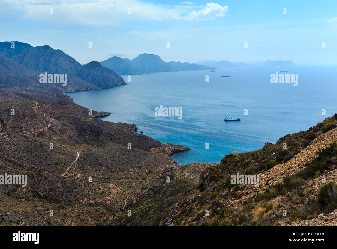 Mare Mediterraneo estate costa. Vista dall'alto da Tinoso cape (Cartagena, Spagna). Foto Stock