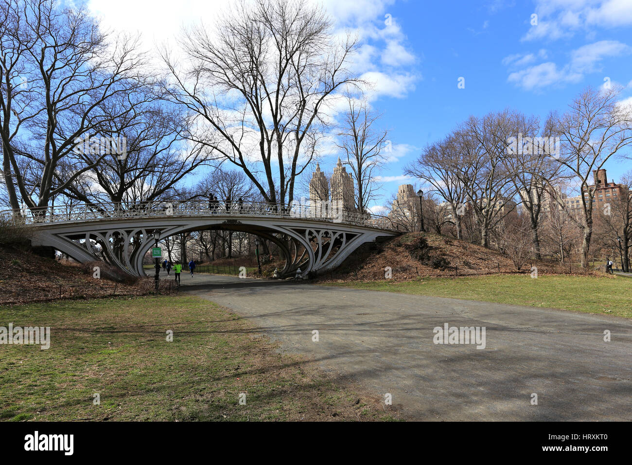 Central Park bridge e Central Park West edifici appartamento Manhattan New York City Foto Stock