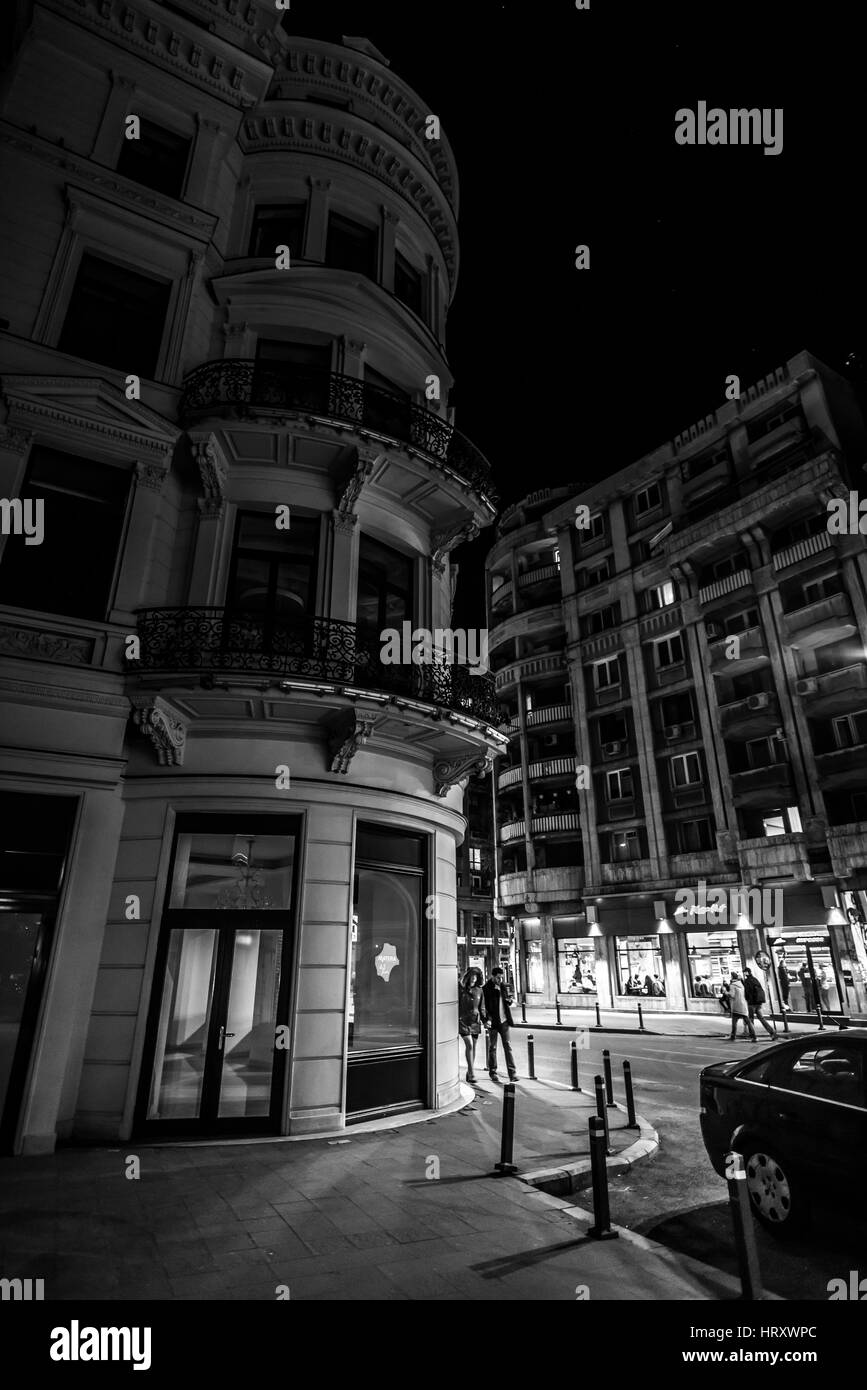 Persone che camminano su Calea Victoriei, a Bucarest, Romania Foto Stock