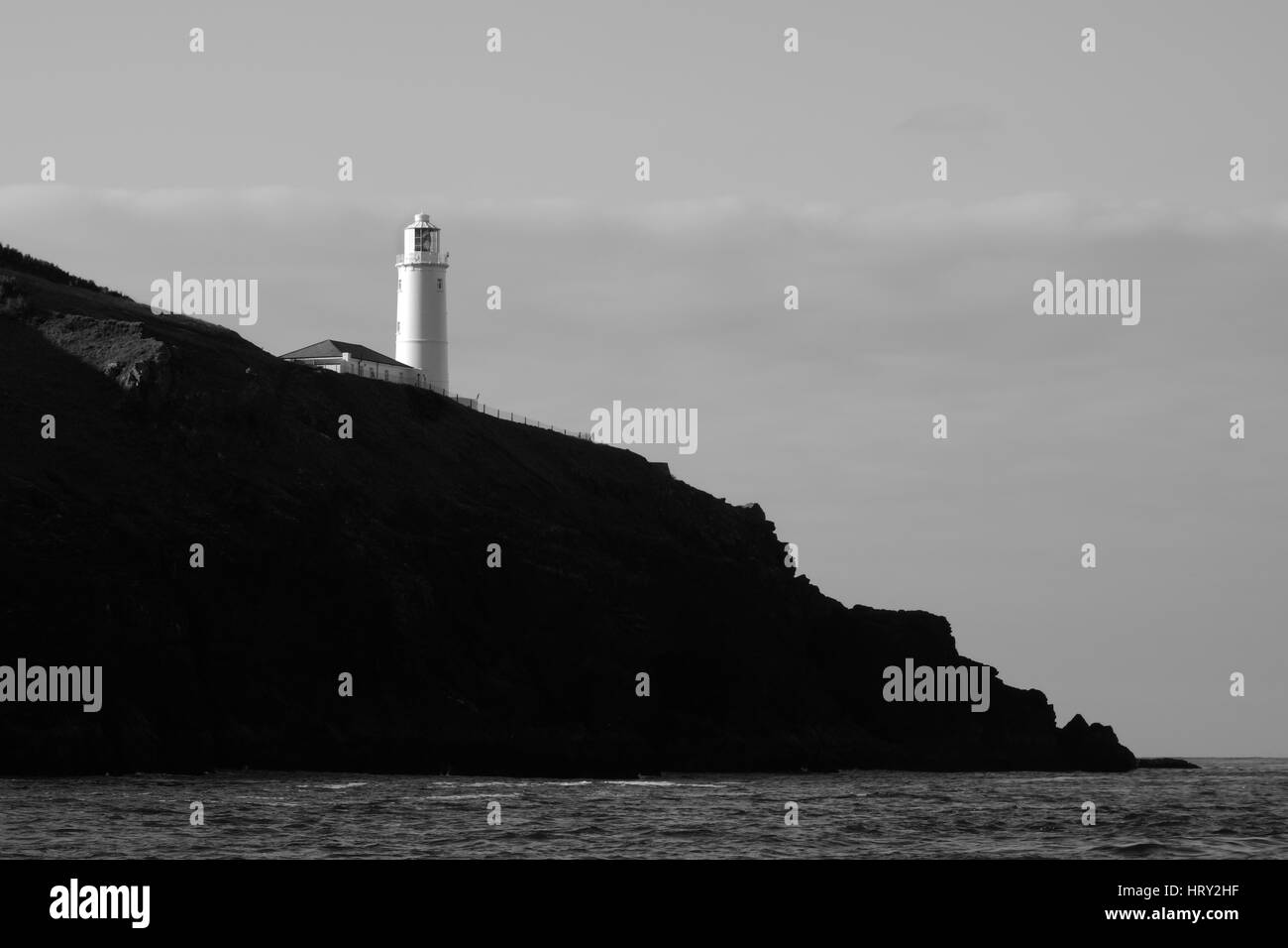 Trevose Head Lighthouse, viste dal mare, Cornwall, Regno Unito, ottobre 2015. Foto Stock