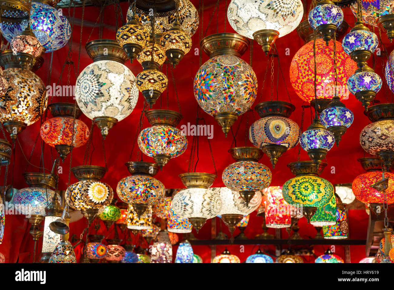 Il bazar turco mercato lampade Istanbul TURCHIA Foto Stock