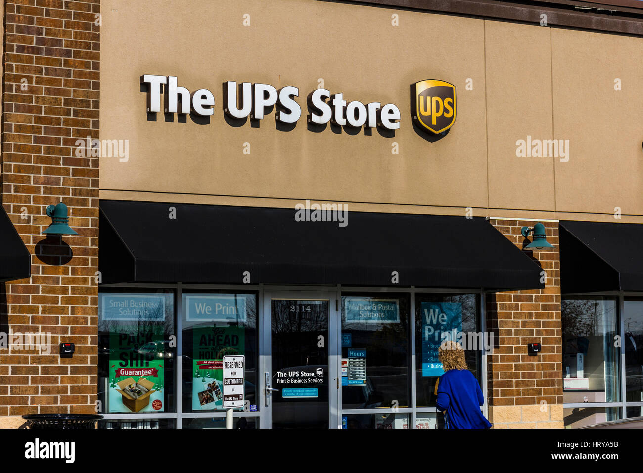 Kokomo - Circa Novembre 2016: UPS Store Location. UPS è il più grande del mondo di società di consegna di pacchi III Foto Stock