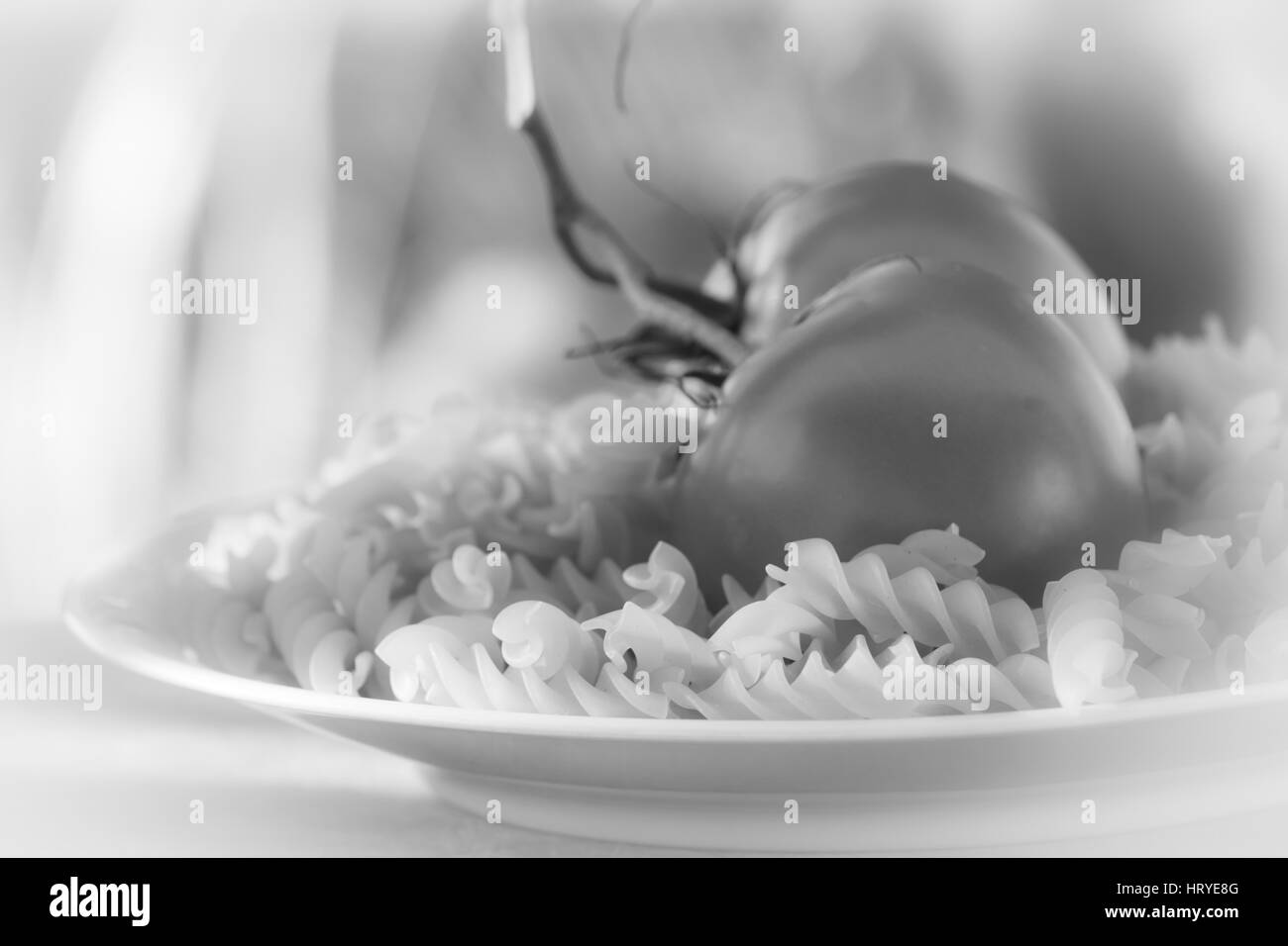 Italian fusilli con pomodori Foto Stock