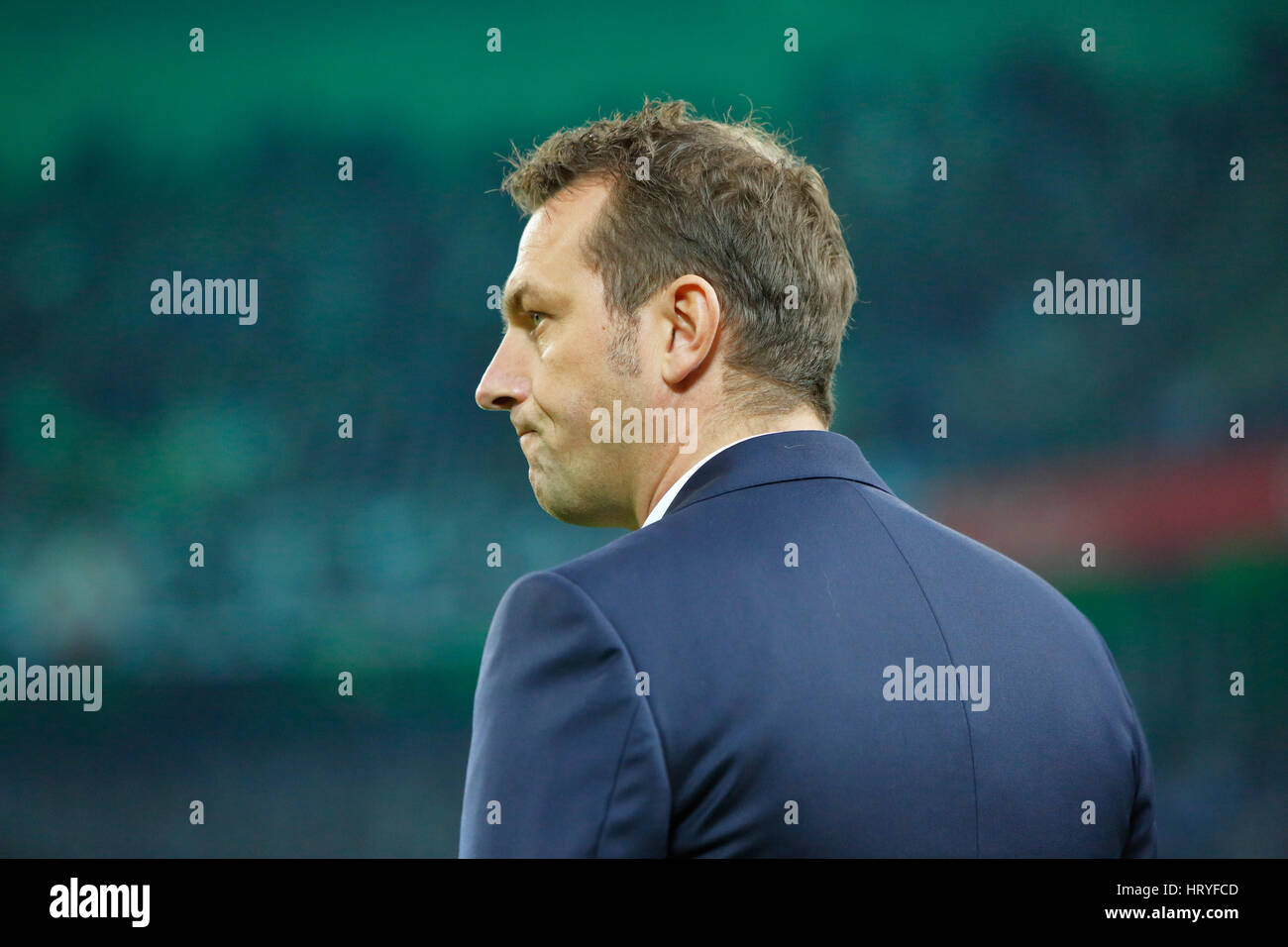 Sport, calcio, Bundesliga, 2016/2017, Borussia Moenchengladbach contro FC Schalke 04 4:2, Stadio Borussia Park, head coach Markus Weinzierl (S04) Foto Stock